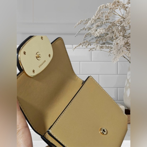 Coach Eliza Small Tan Leather Wallet NWOT - Picture 6 of 10